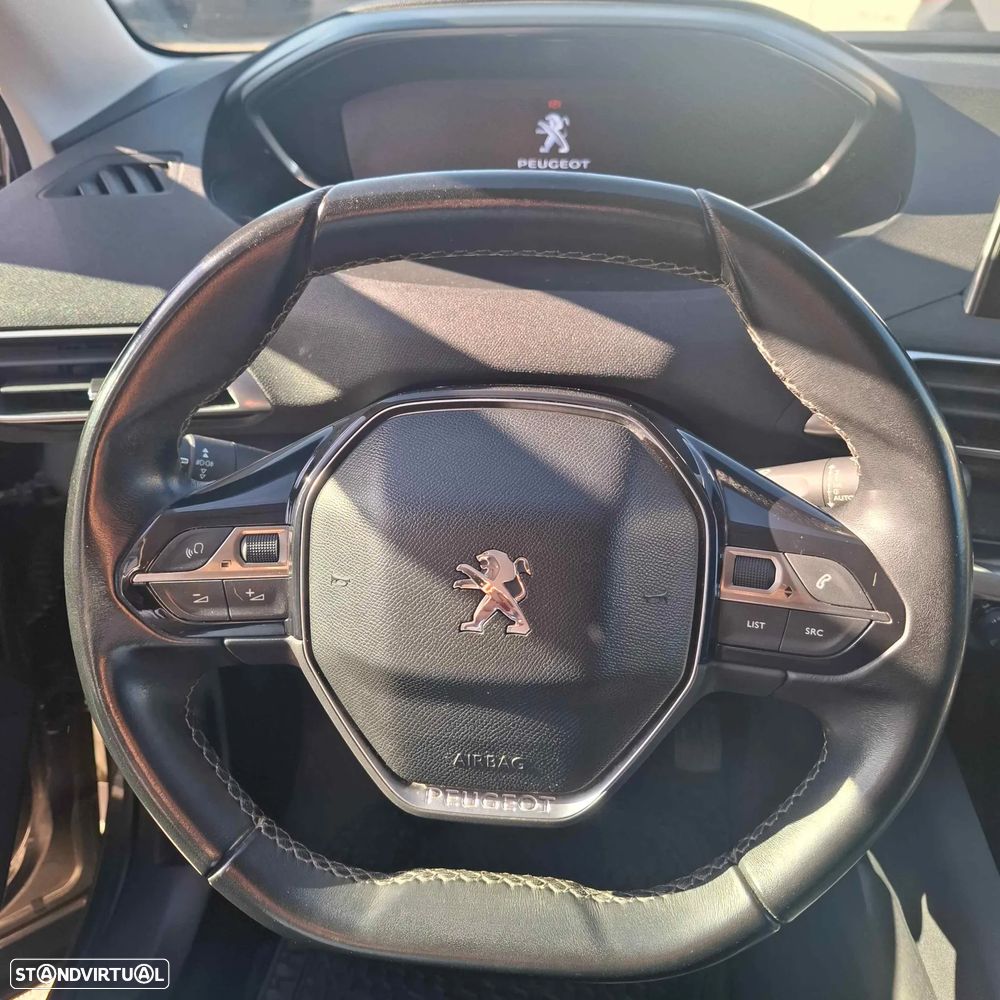Peugeot 3008 1.5 BlueHDi Allure Pack — fotografia 16