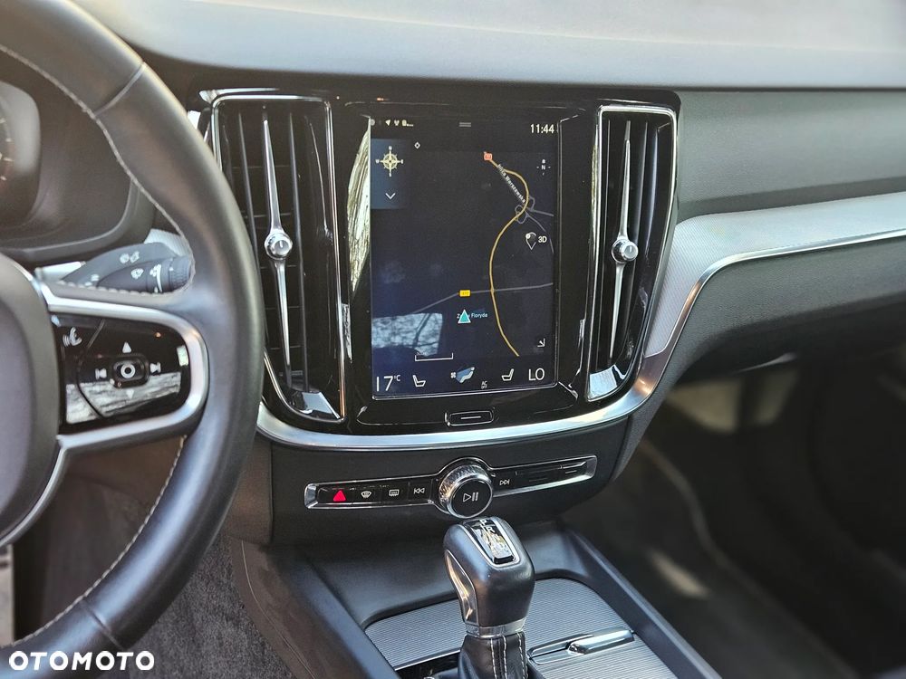 Volvo S60 T4 R-Design - 30