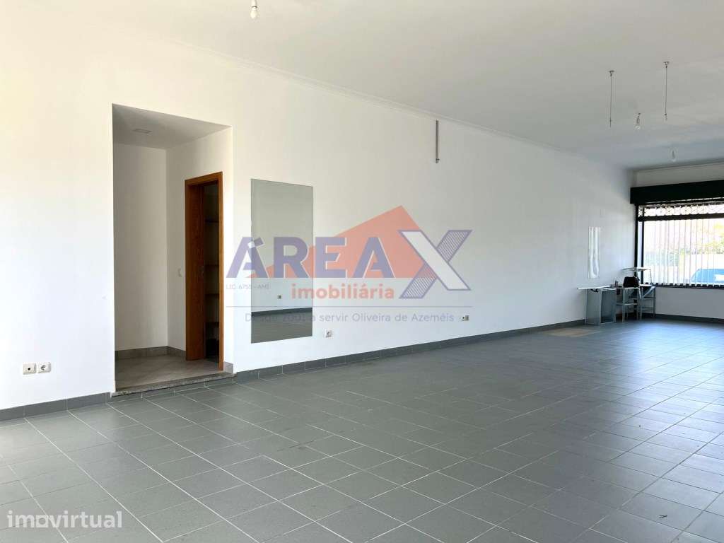 Rés do chão para comércio, com garagem na cave - Grande imagem: 2/14