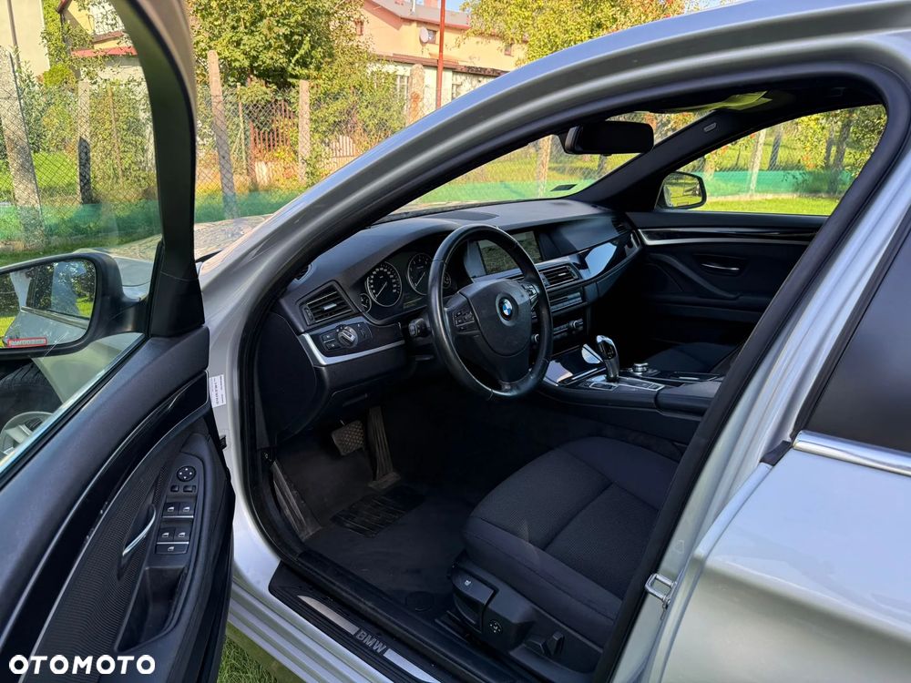 BMW Seria 5 528i xDrive - 13