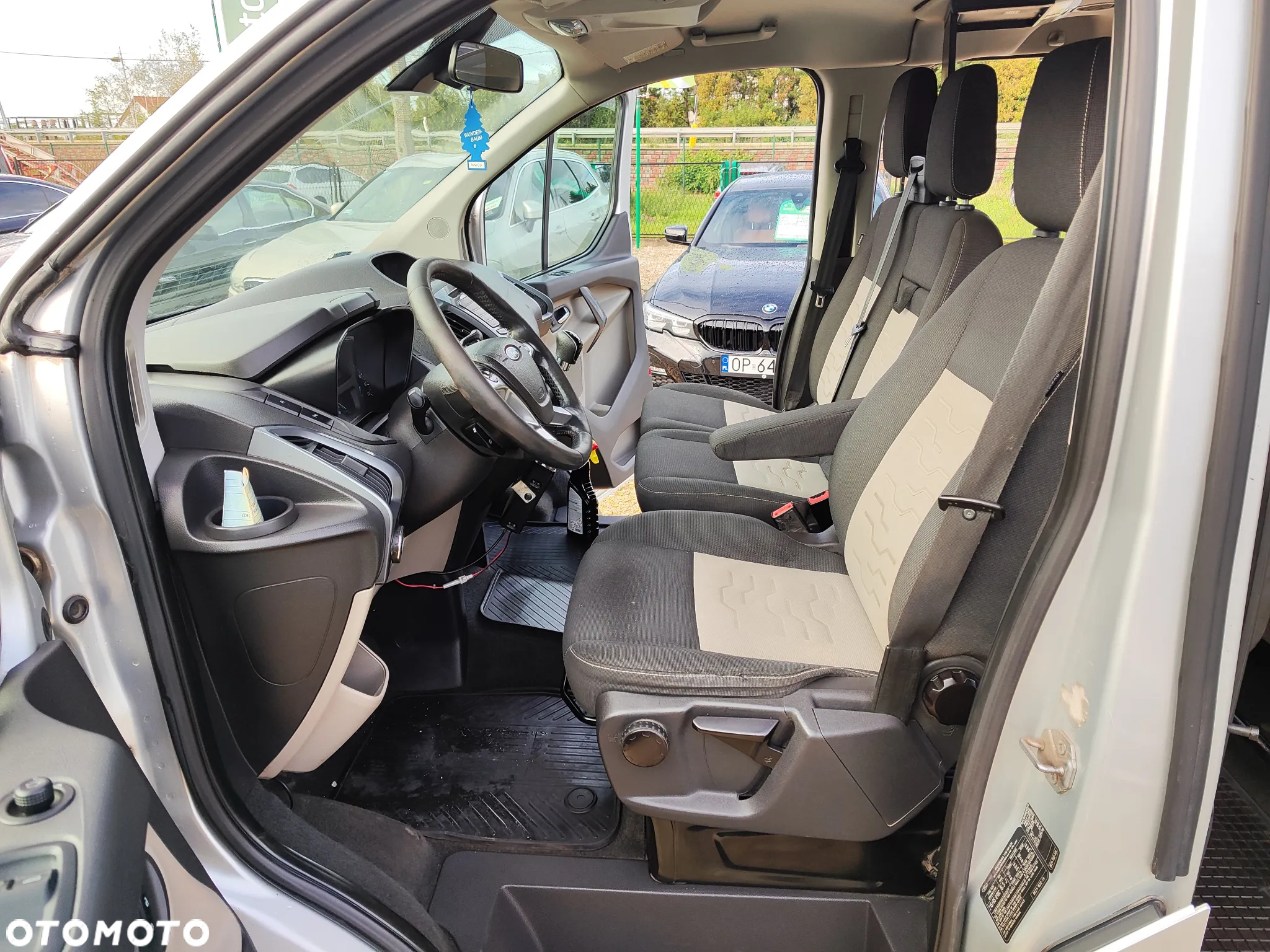 Ford Tourneo Custom - 21