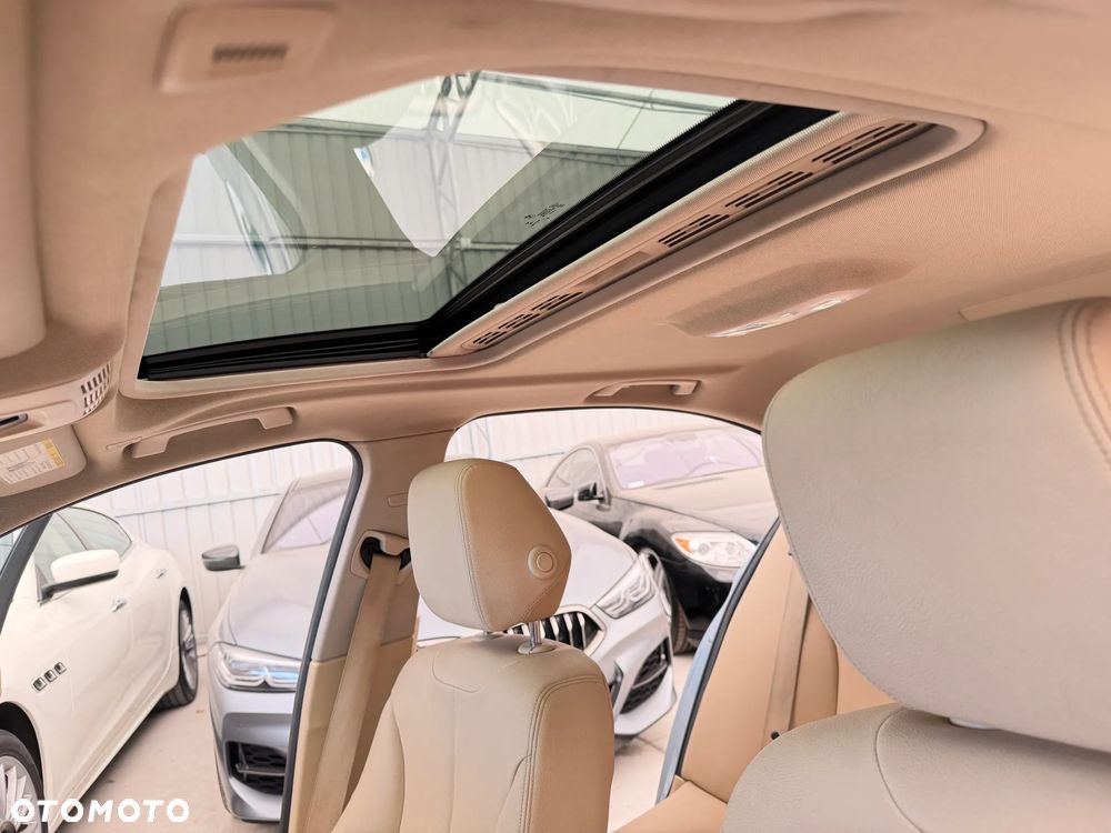 BMW Seria 3 320i Luxury Line - 10