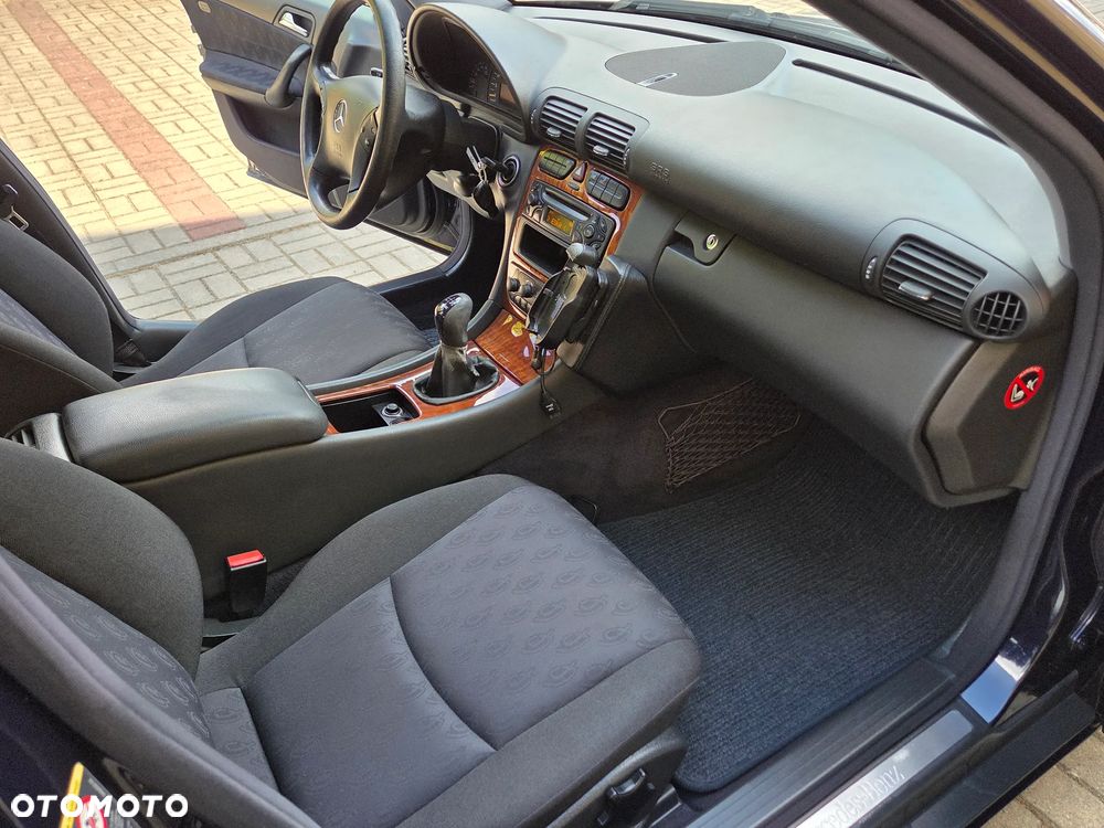 Mercedes-Benz Klasa C 200 CDI Classic - 17