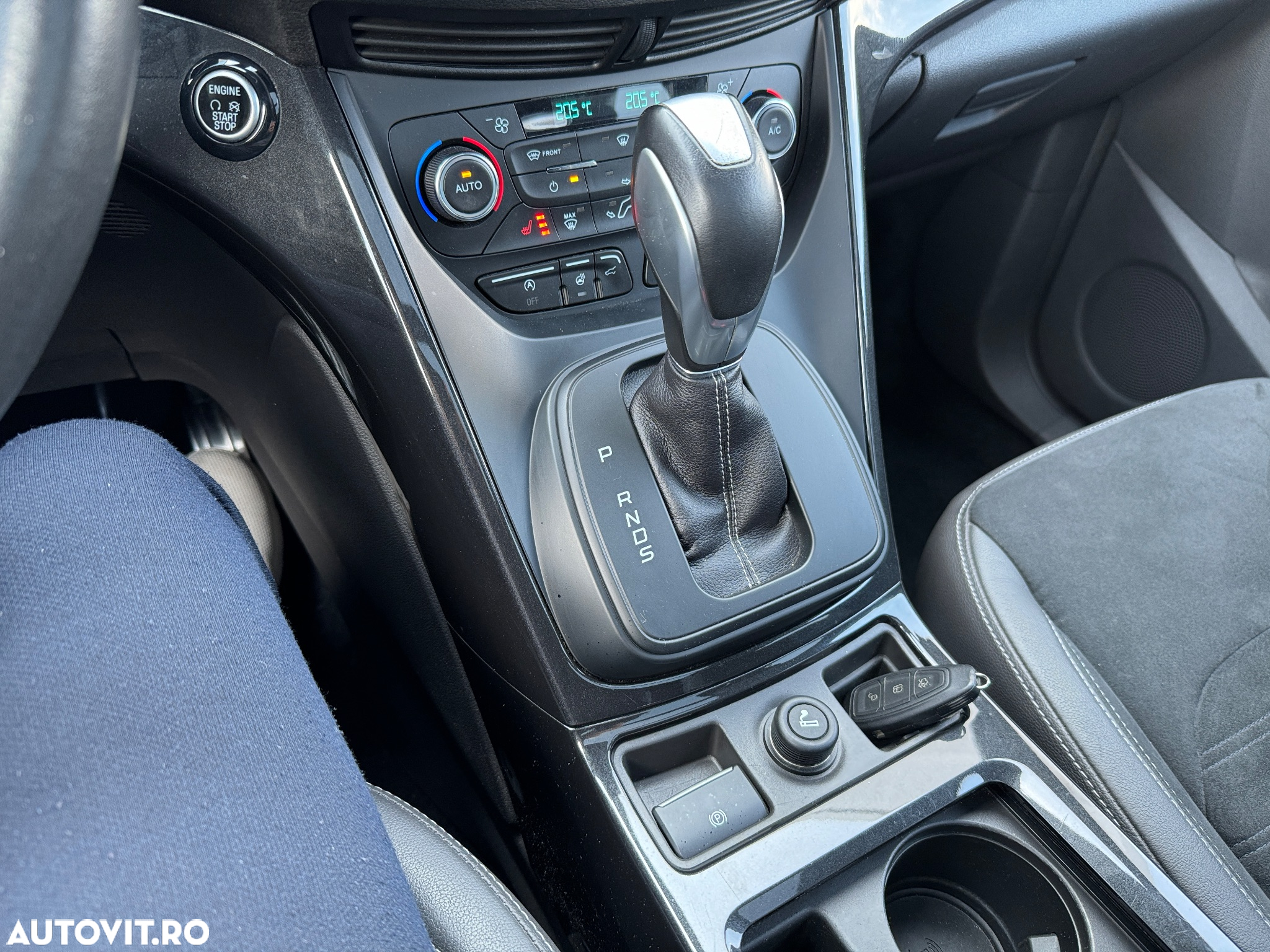 Ford Kuga 2.0 TDCi 4WD Powershift ST-Line - 24