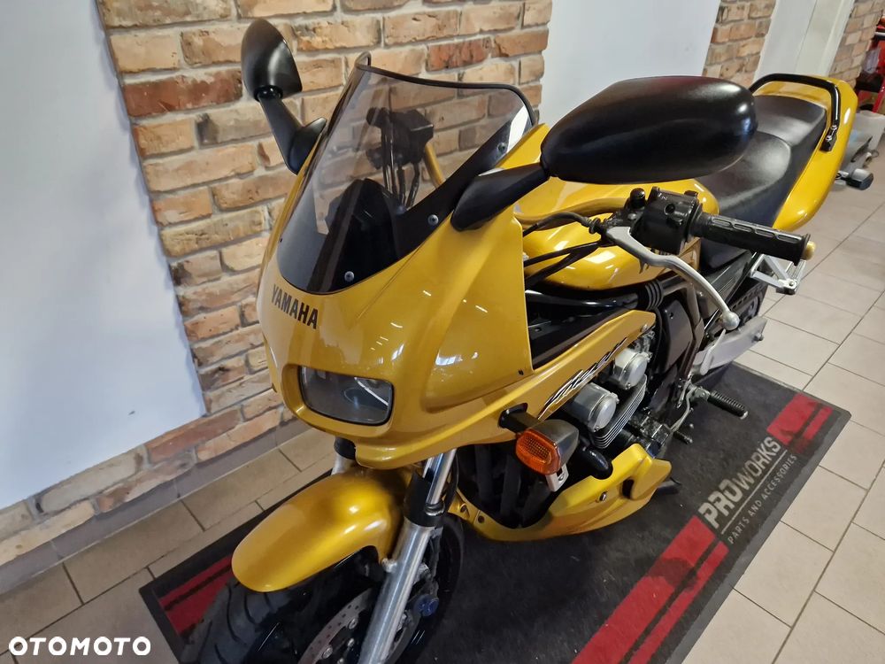 Yamaha FZS - 21