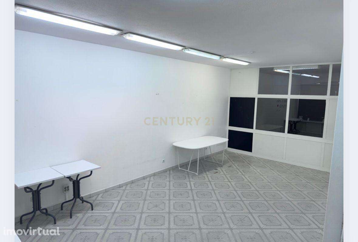 Espaço Comercial com 5 Lojas em São Bartolomeu de Messines - Grande imagem: 5/11