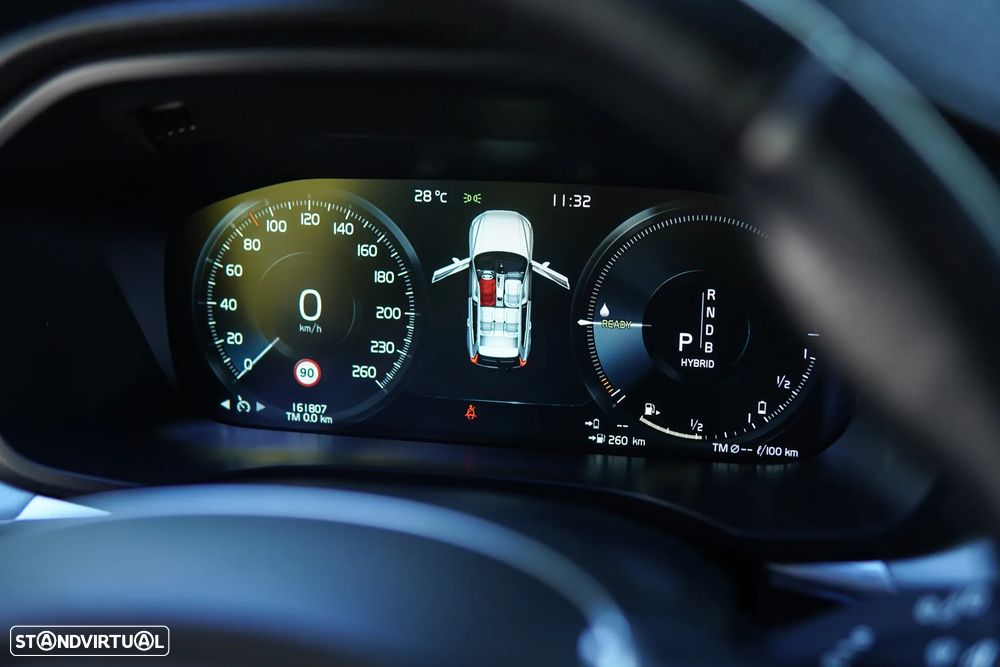 Volvo XC 60 2.0 T8 PHEV Momentum Plus AWD - 45