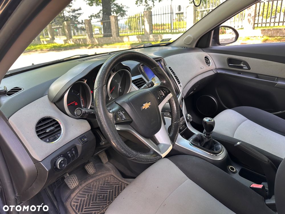 Chevrolet Cruze 1.8 LS+ - 12