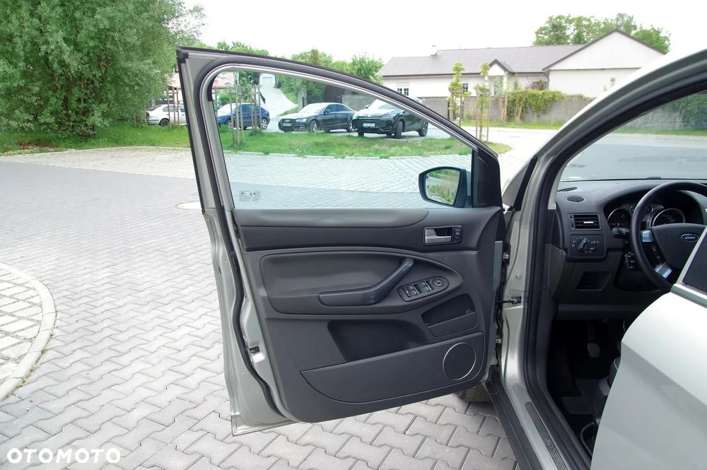 Ford Kuga 2.0 TDCi 2x4 Titanium - 19