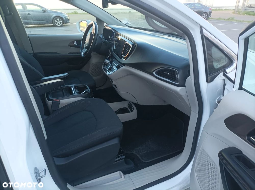 Chrysler Pacifica - 3
