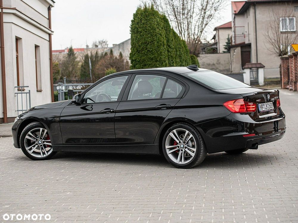 BMW Seria 3 320d Sport Line - 13