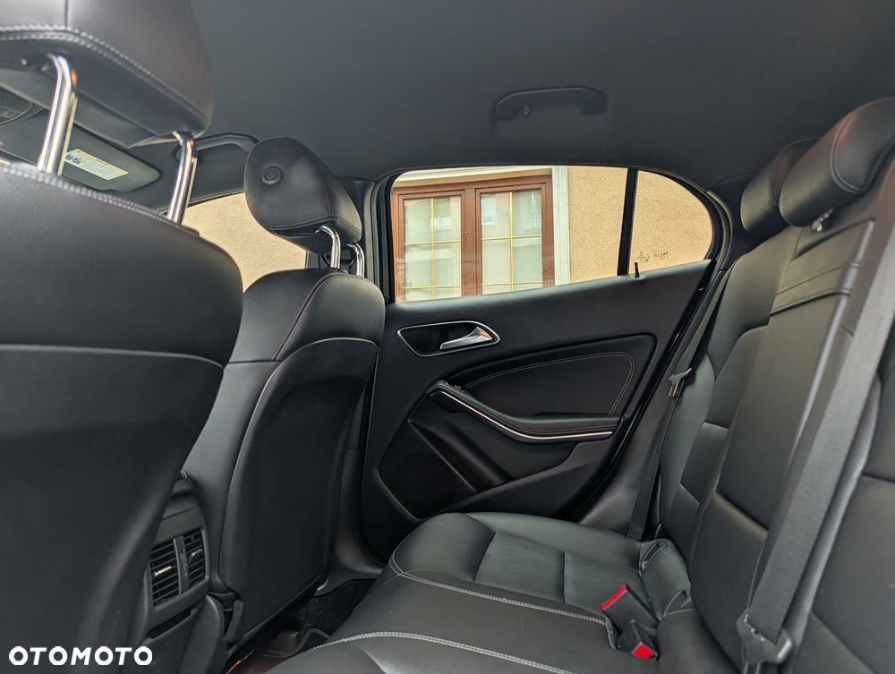 Mercedes-Benz GLA 250 7G-DCT UrbanStyle Edition - 27
