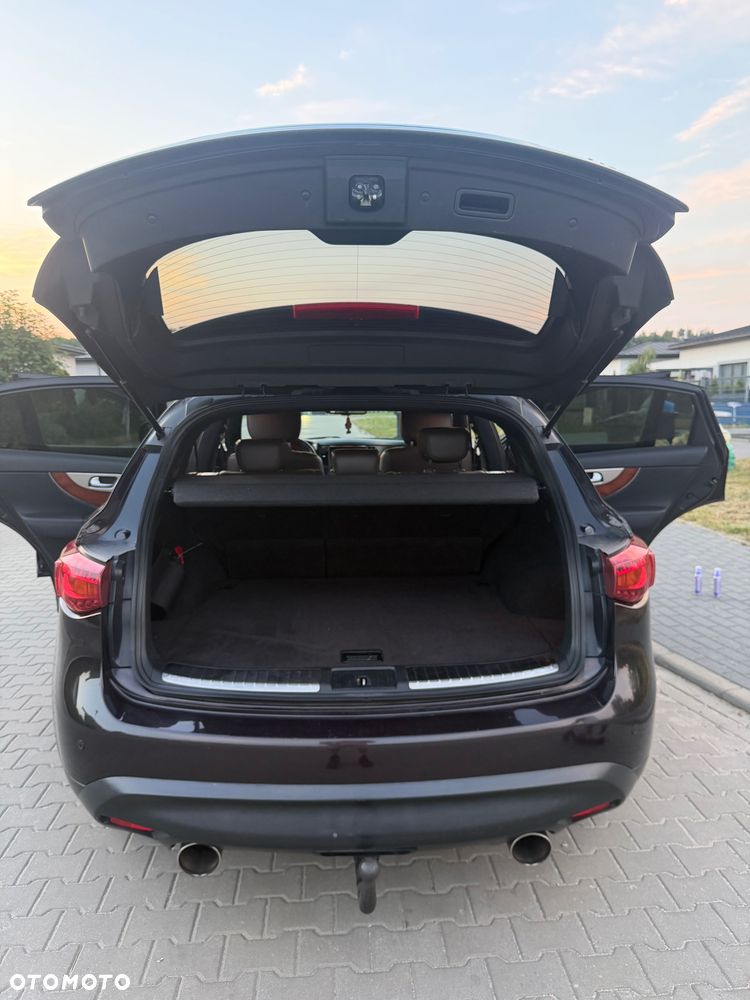 Infiniti FX - 8