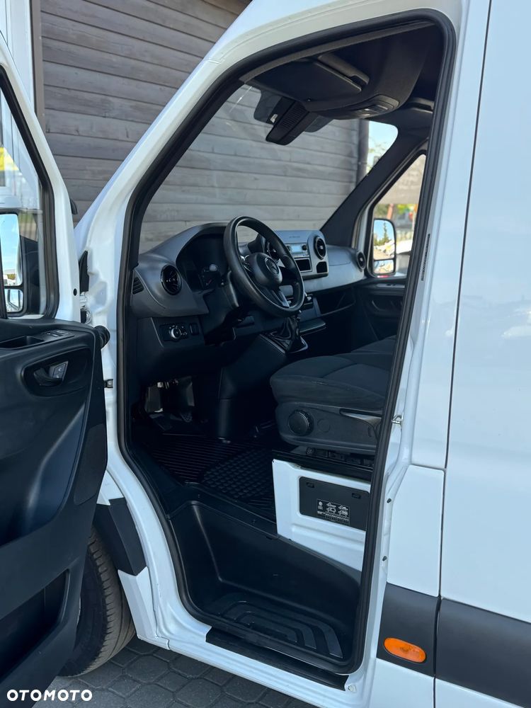 Mercedes-Benz SPRINTER - 12