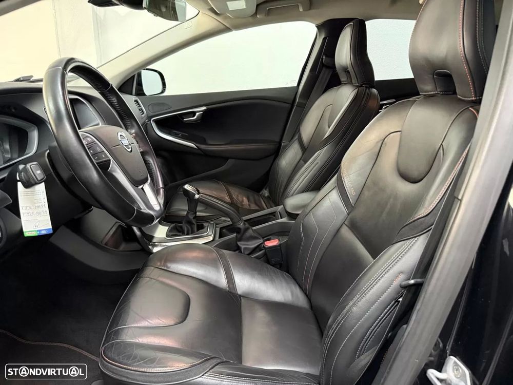Volvo V40 Cross Country - 18
