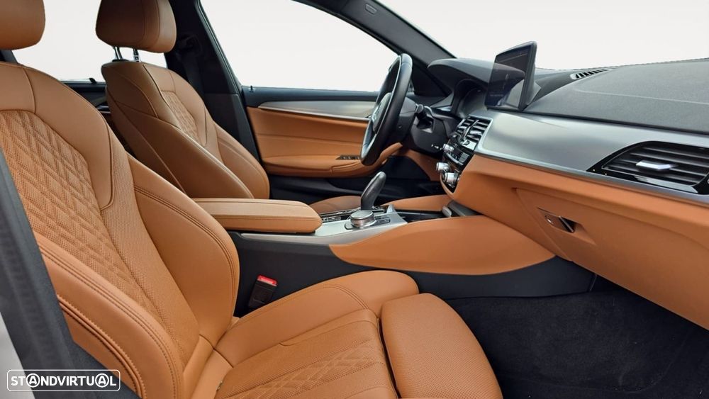 BMW 530 e Pack M - 12