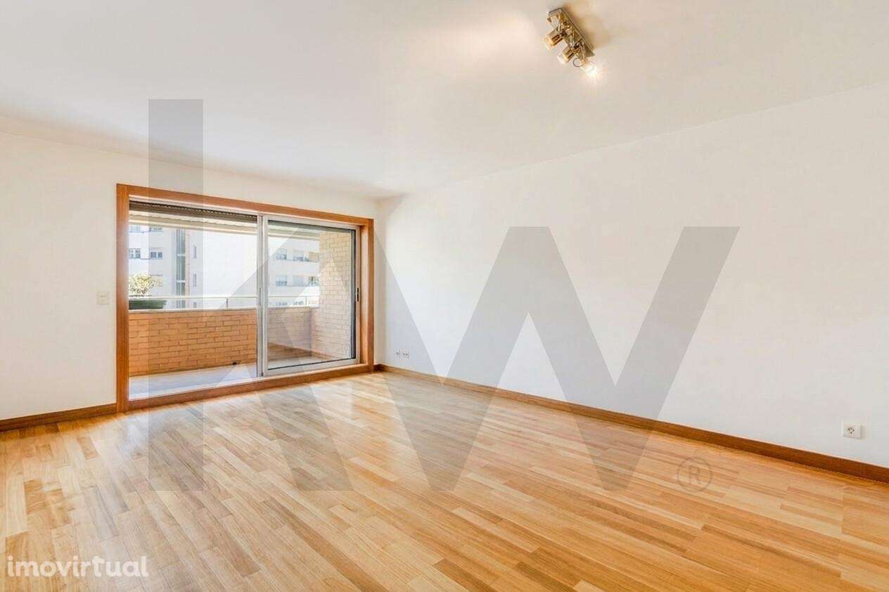 Apartamento T1 - Varanda - Condomínio privado com Piscina - Alta de Li - Grande imagem: 2/41