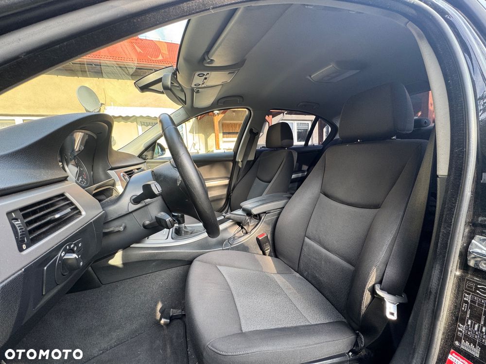 BMW Seria 3 318i - 8