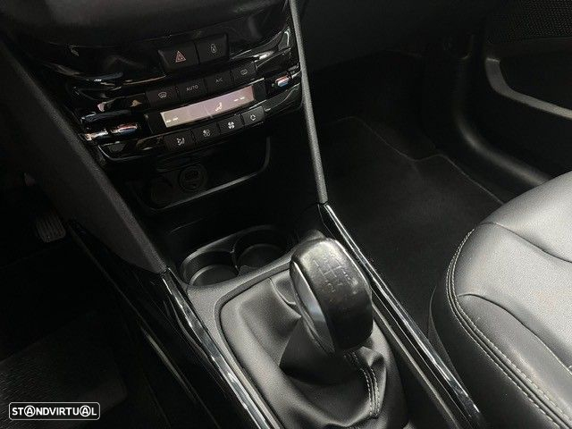 Peugeot 2008 1.2 PureTech Allure - 21
