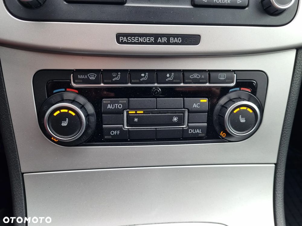 Volkswagen Passat 1.6 TDI DPF BlueMot Comfortline - 15