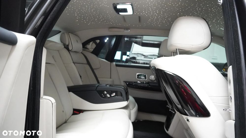Rolls-Royce Phantom Standard - 11