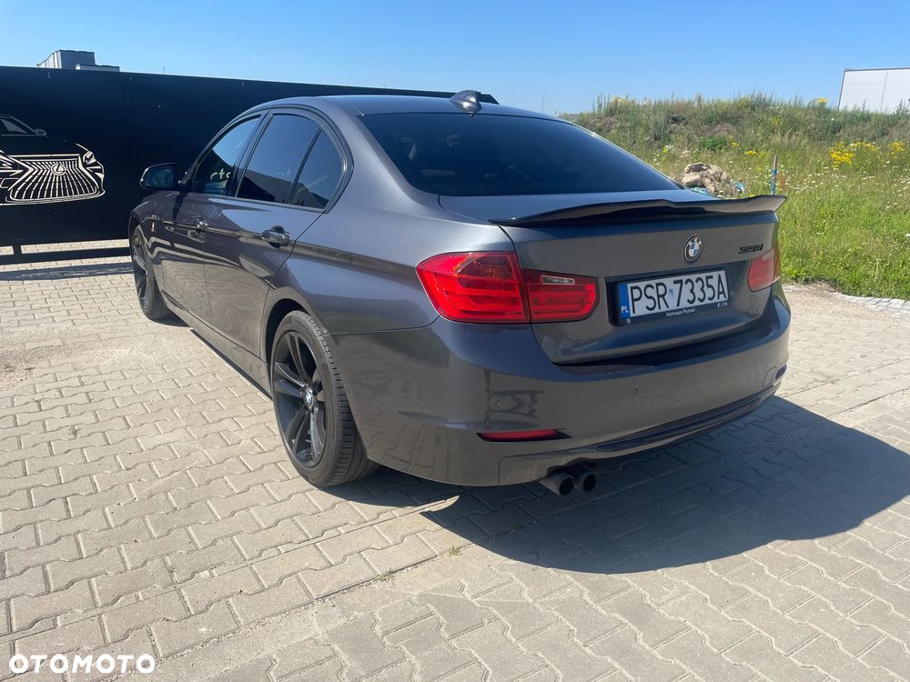 BMW Seria 3 328i - 11