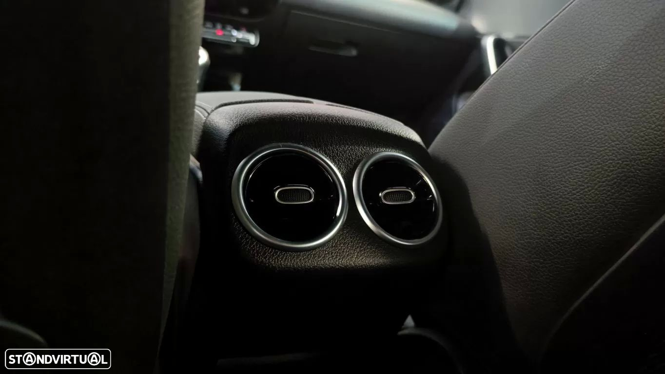 Mercedes-Benz CLA 180 - 43