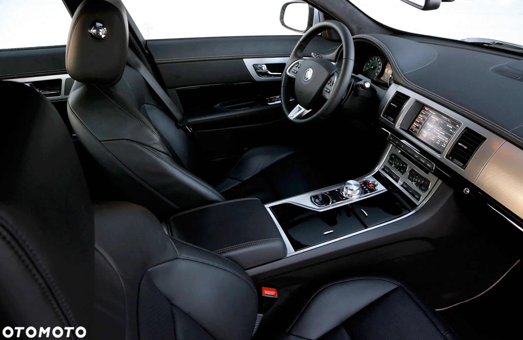 Jaguar XF 3.0 TDV6 R-Sport - 41