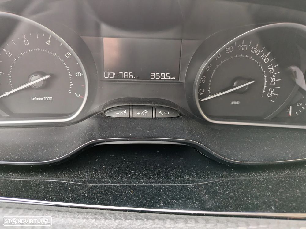 Peugeot 2008 1.2 PureTech Style - 9