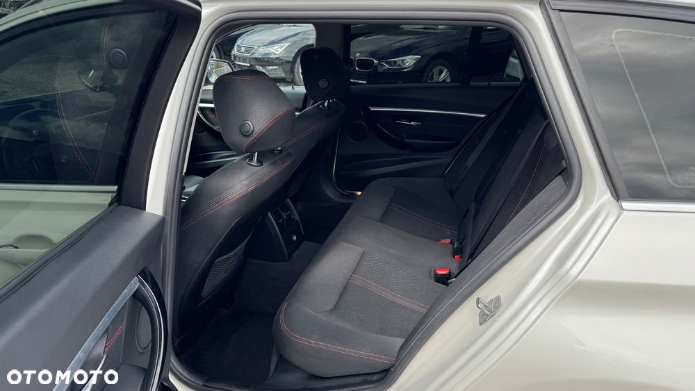 BMW Seria 3 320d Sport Line - 26