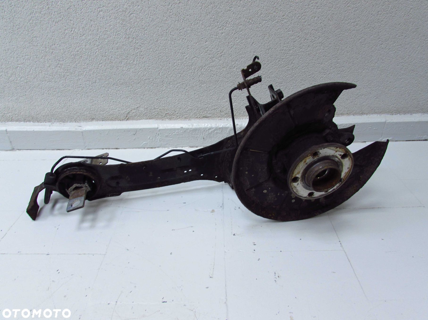 VOLVO XC60 2.4 D5 AWD 08-17 PIASTA ZWROTNICA WAHACZ TYL LEWA 7G915A968VA - 1