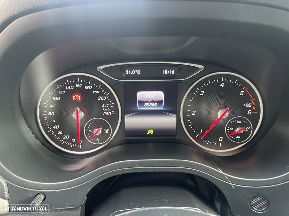 Mercedes-Benz B 180 d Fleet Pack - 38