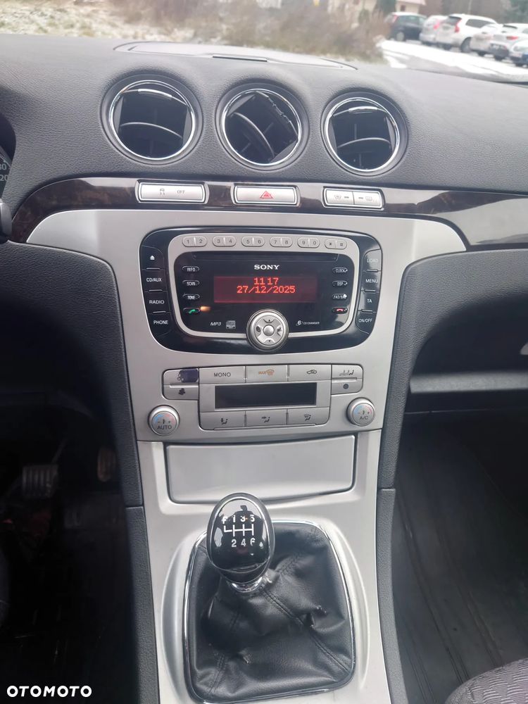 Ford Galaxy 2.0 TDCi Ghia - 17