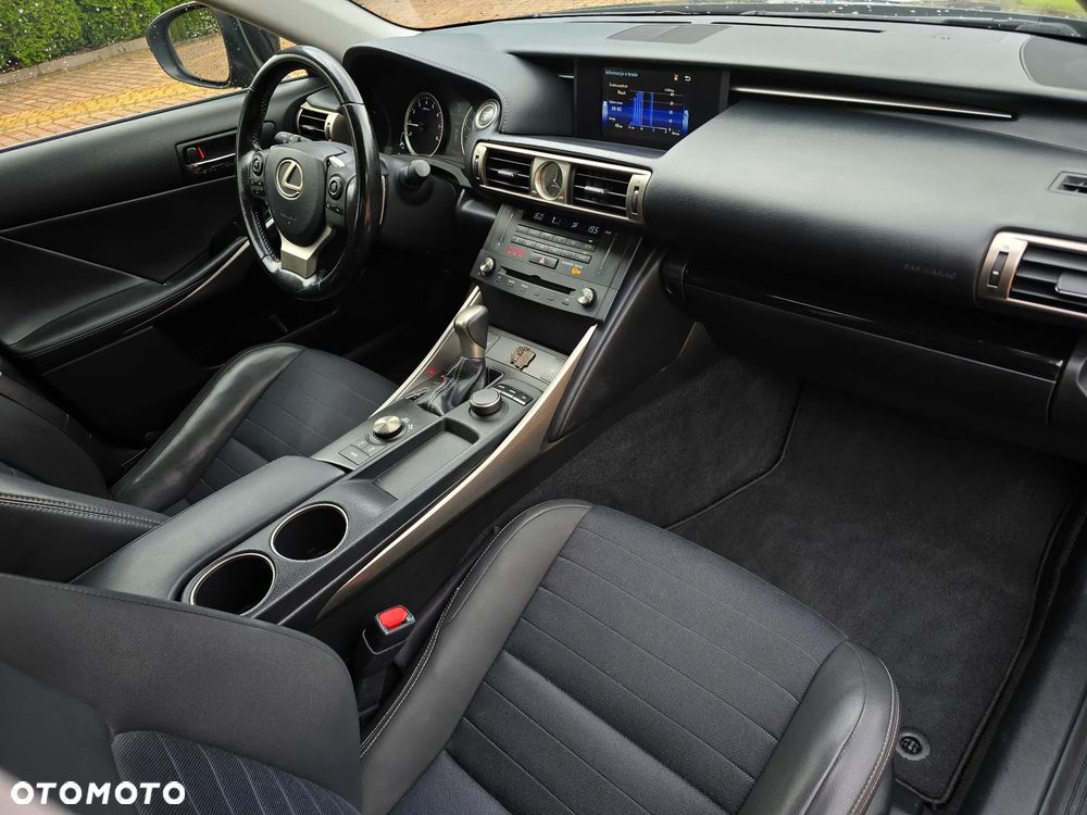 Lexus IS 200t / 300 Prestige - 14