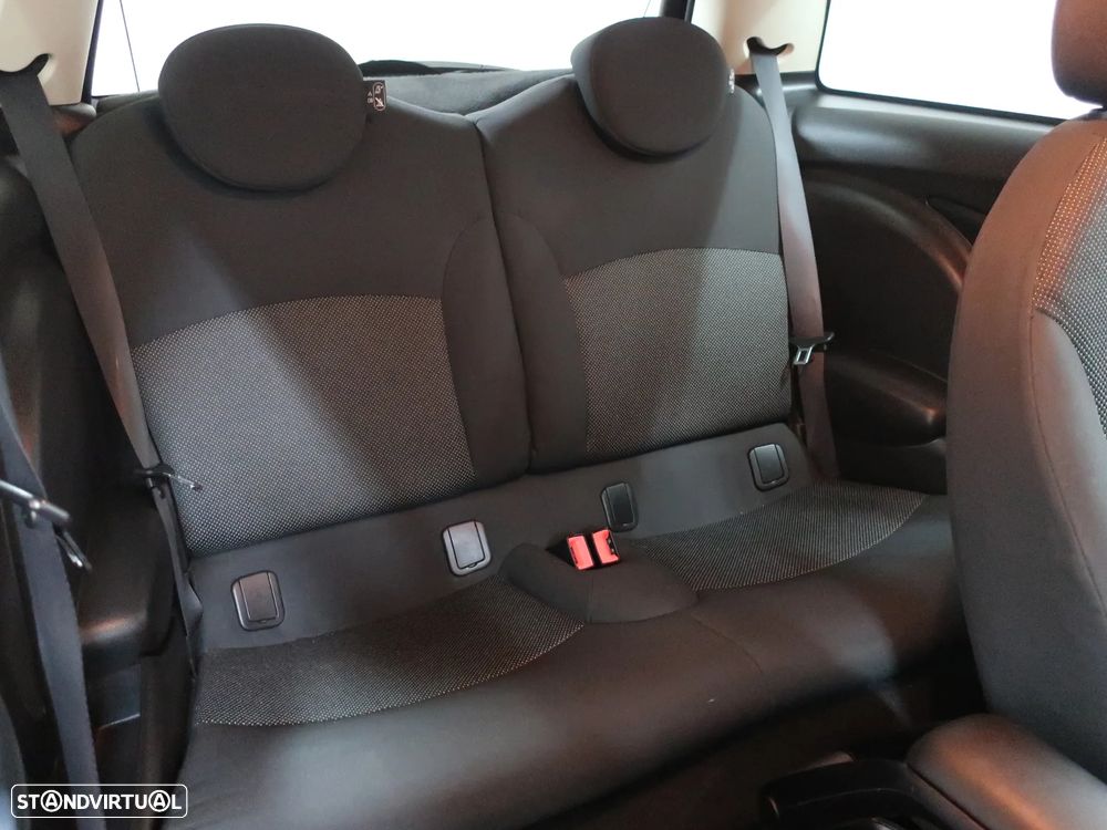 MINI 3 Portas Cooper D - 28