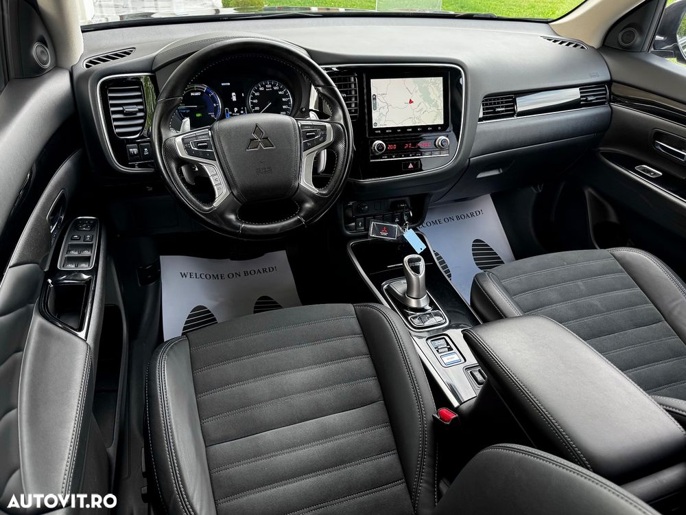Mitsubishi Outlander 2.4 4WD Plug-In Hybrid Plus - 10