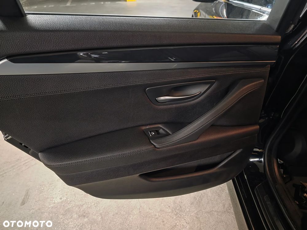 BMW Seria 5 520d xDrive - 11