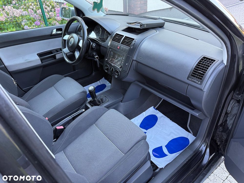 Volkswagen Polo 1.4 16V Fun - 24
