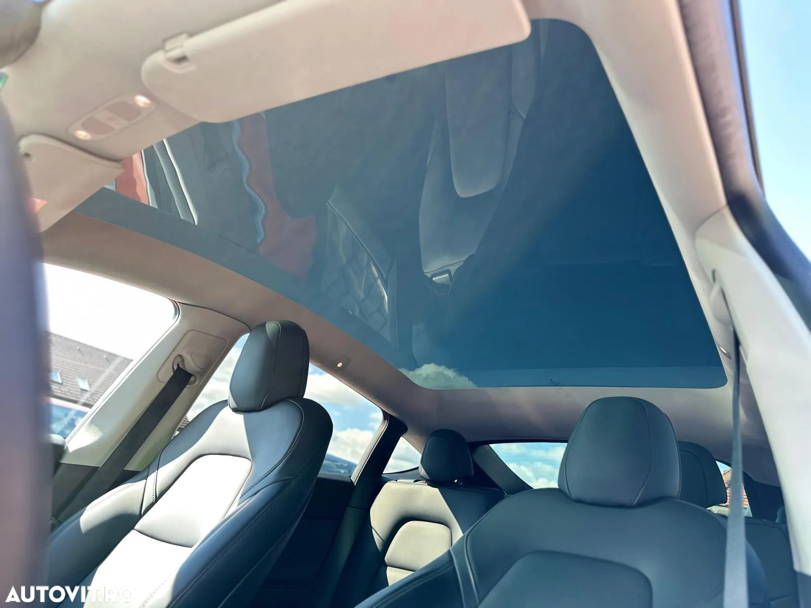 Tesla Model Y Long Range Dual Motor AWD - 9