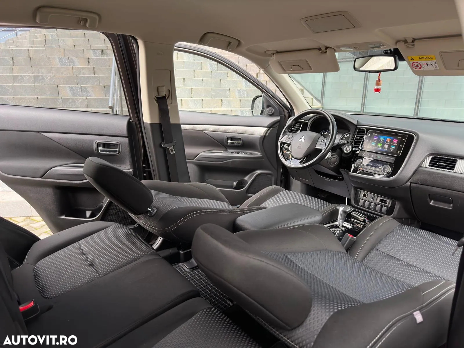 Mitsubishi Outlander 2.2 DI-D 4WD TC-SST Intense - 14