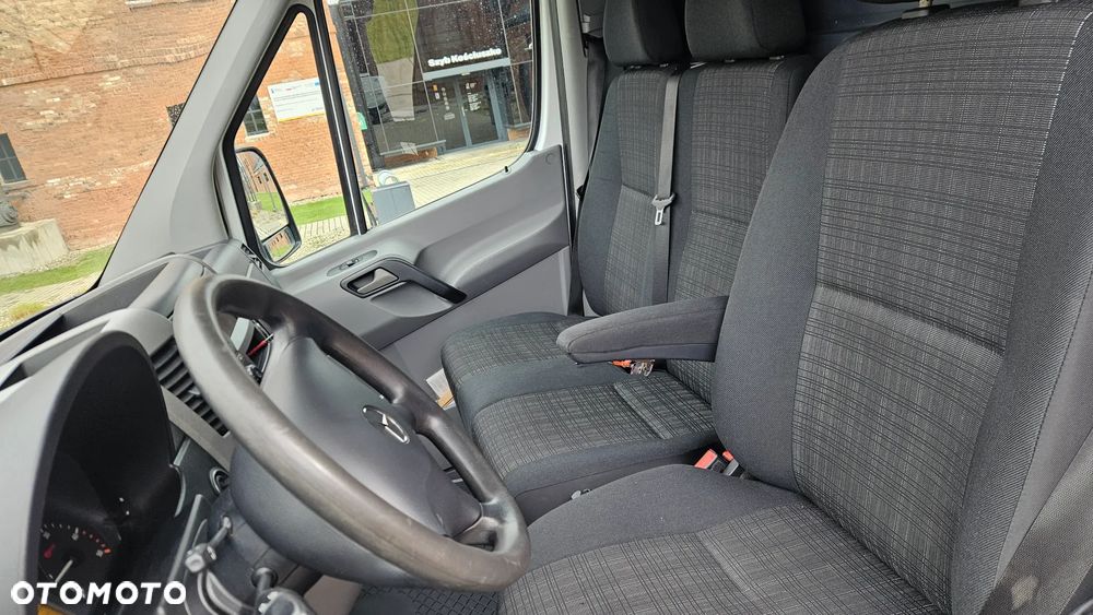 Mercedes-Benz Sprinter - 15