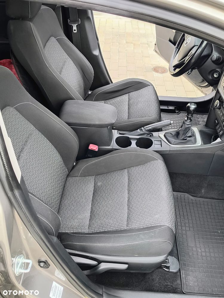 Toyota Auris 1.6 Valvematic Edition - 10