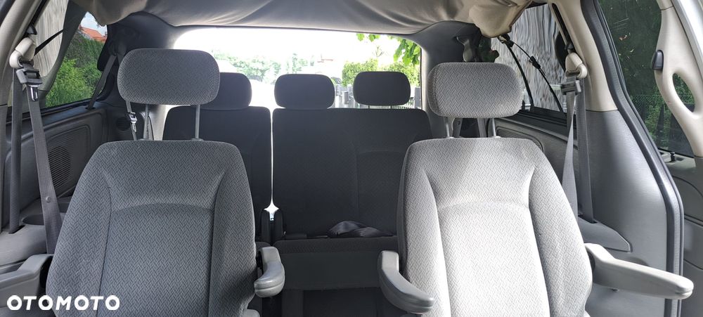 Chrysler Town & Country - 10