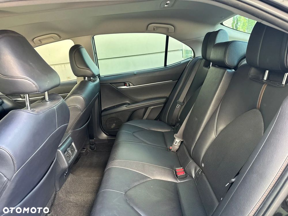 Toyota Camry 2.5 Hybrid Executive CVT - 8