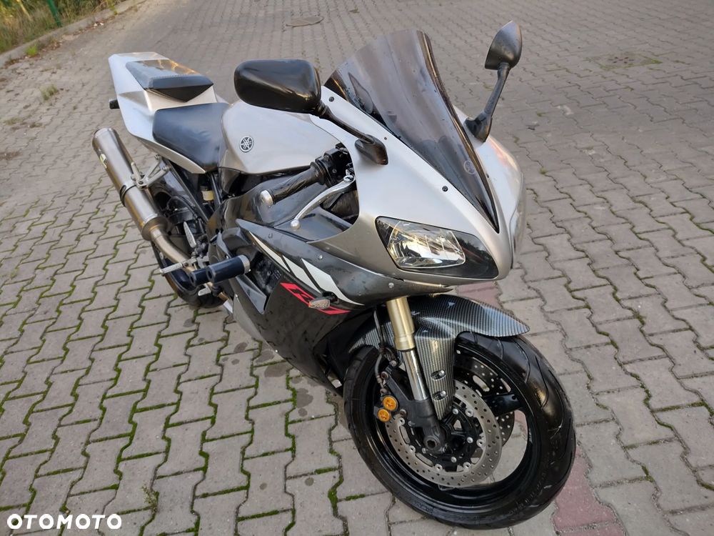 Yamaha R1 - 1