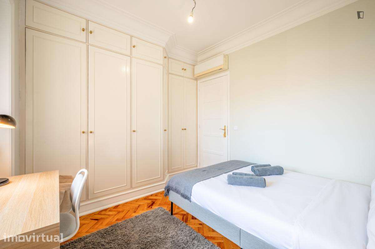 Quarto - localizado em Roma-Areeiro Lisbon - Grande imagem: 3/17