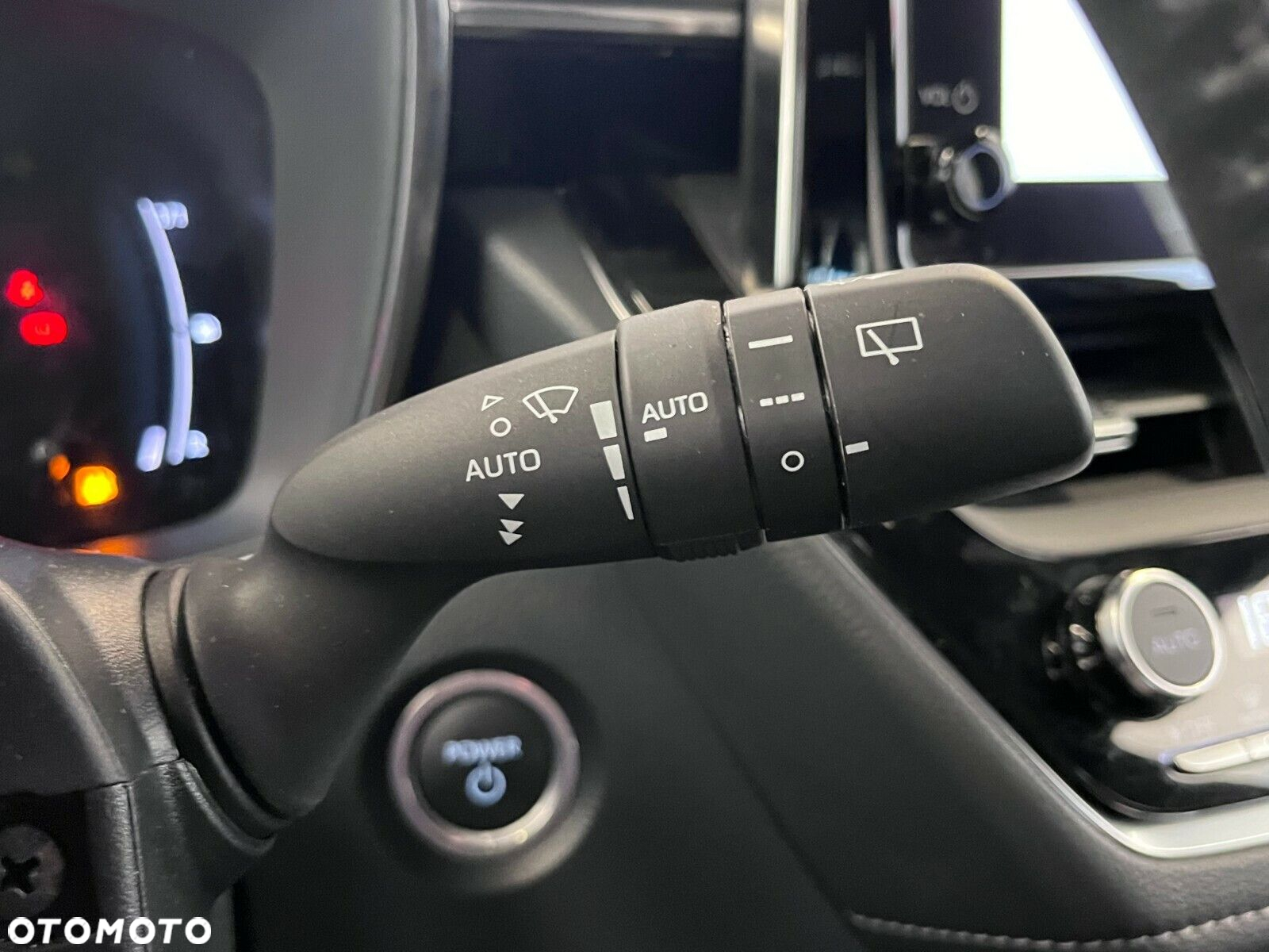 Suzuki Swace 1.8 Hybrid Premium Plus CVT - 23