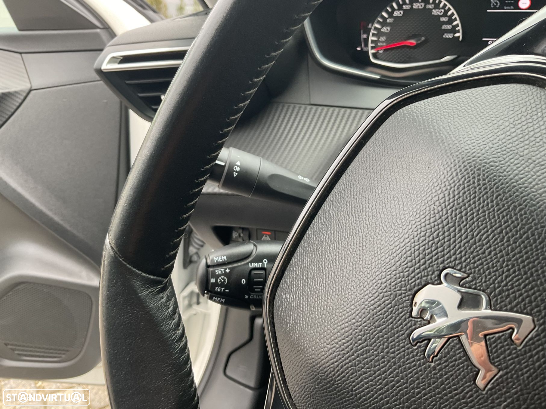 Peugeot 208 1.2 PureTech Active - 36
