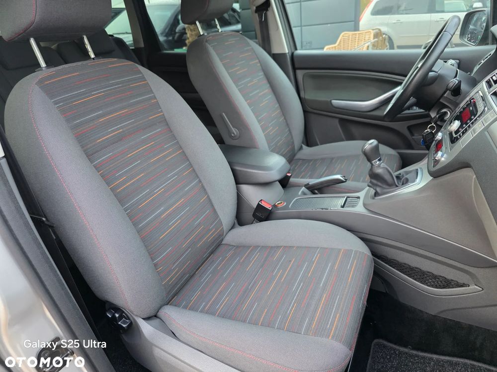 Ford C-MAX 1.8 Titanium - 33