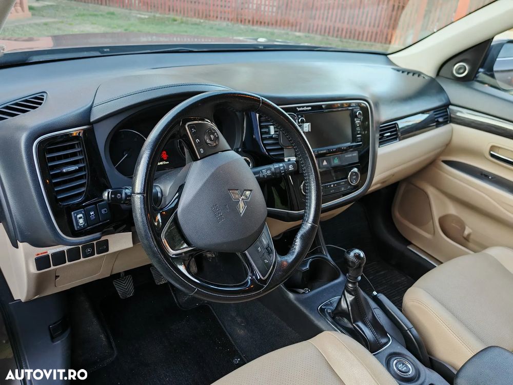 Mitsubishi Outlander 2.2 Litre DI-D AWD Intense - 8